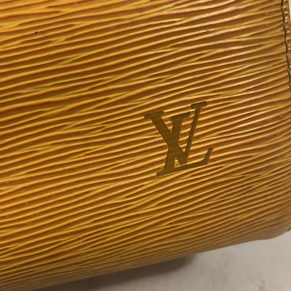 Louis Vuitton Yellow Epi Speedy 25 Hand Bag - Picture 6 of 16